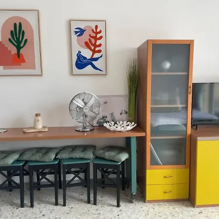 Menton, Pour 3 Personnes, Proche Gare *