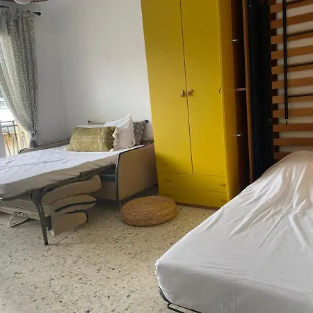 Menton, Pour 3 Personnes, Proche Gare Appartement