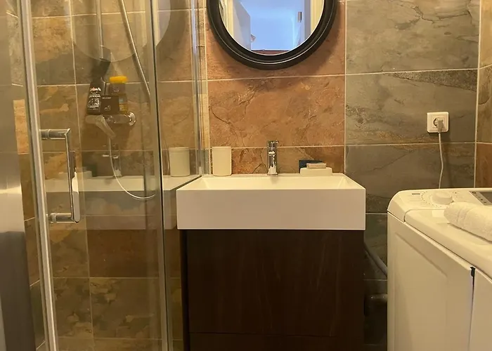 Menton, Pour 3 Personnes, Proche Gare * 芒通