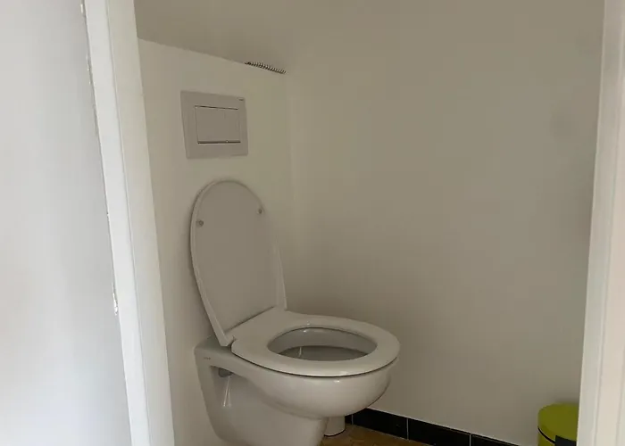 Menton, Pour 3 Personnes, Proche Gare *