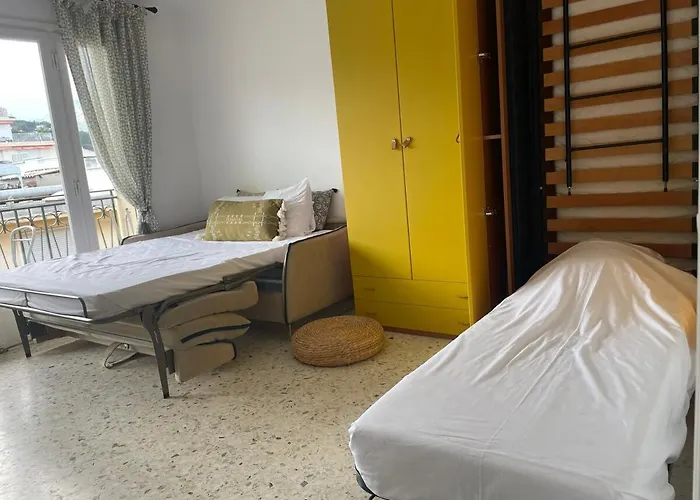 Menton, Pour 3 Personnes, Proche Gare 公寓