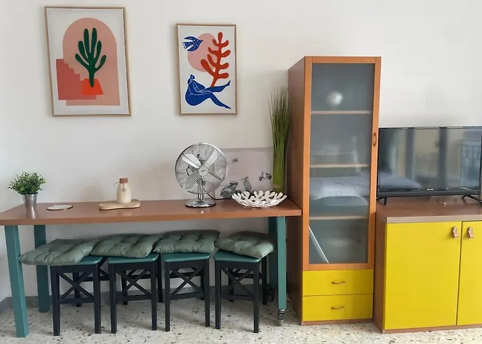 Menton, Pour 3 Personnes, Proche Gare *